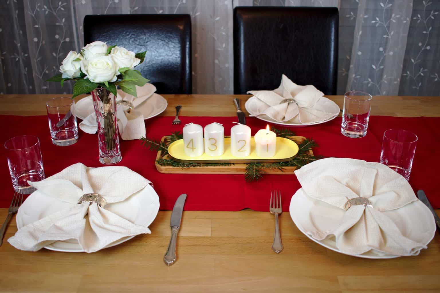 Minimal Dining table decor