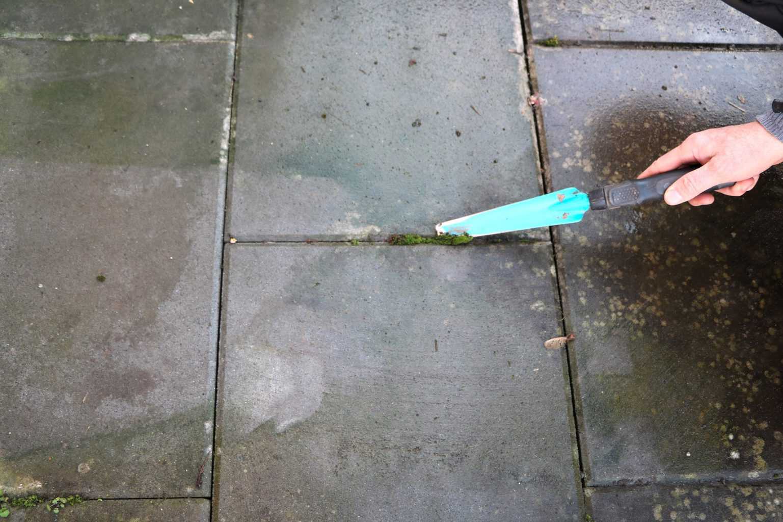 Clean outdoor tiles without chemicals