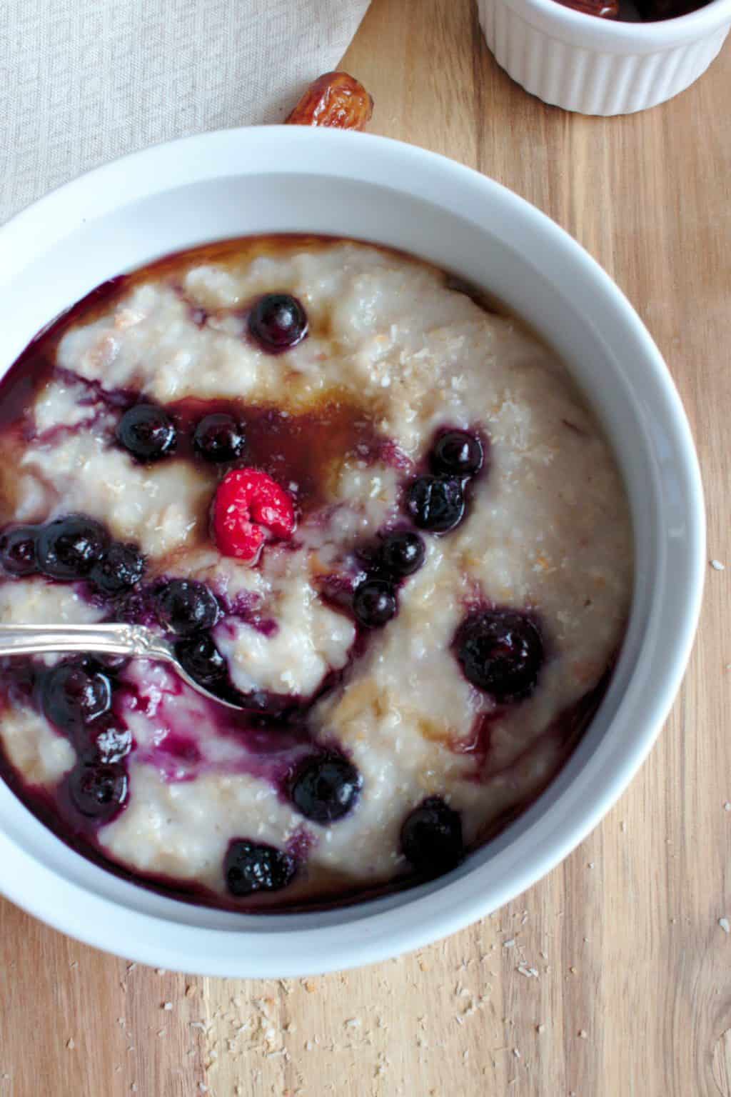 Easy to digest creamy oatmeal porridge